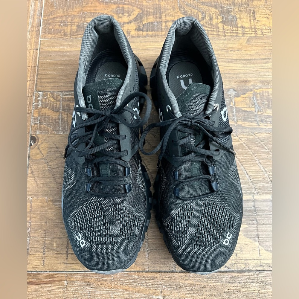 On Women's Cloud X Sneakers size 9
